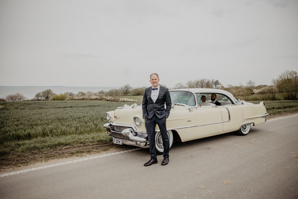 1956er Cadillac Deville mit Chauffeur